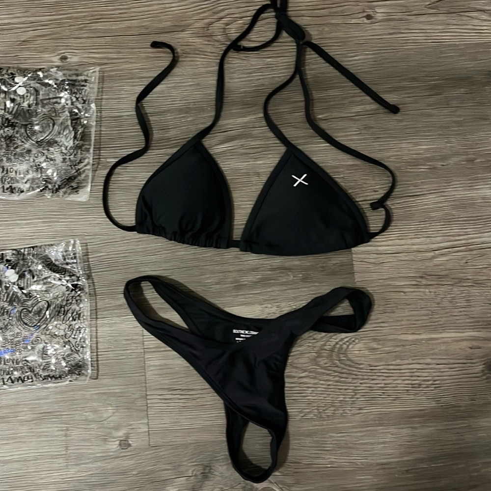 Boutine Los Angeles black bikini and bottoms